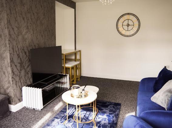 Home In Speke- 8 Mins Walk To Airport Esterno foto