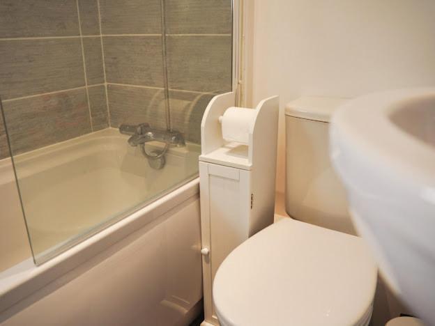 Home In Speke- 8 Mins Walk To Airport Esterno foto