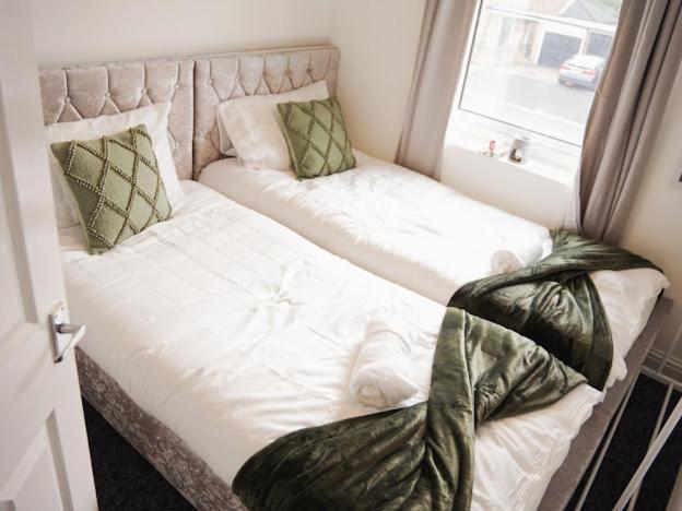 Home In Speke- 8 Mins Walk To Airport Esterno foto